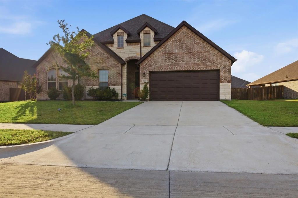 208 Sequoia Drive, Forney