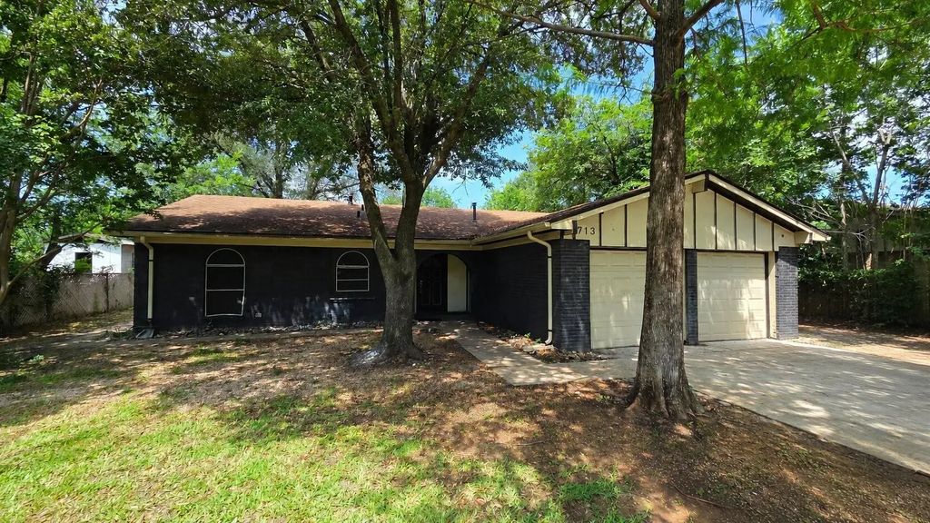 713 N Spears Street, Alvarado