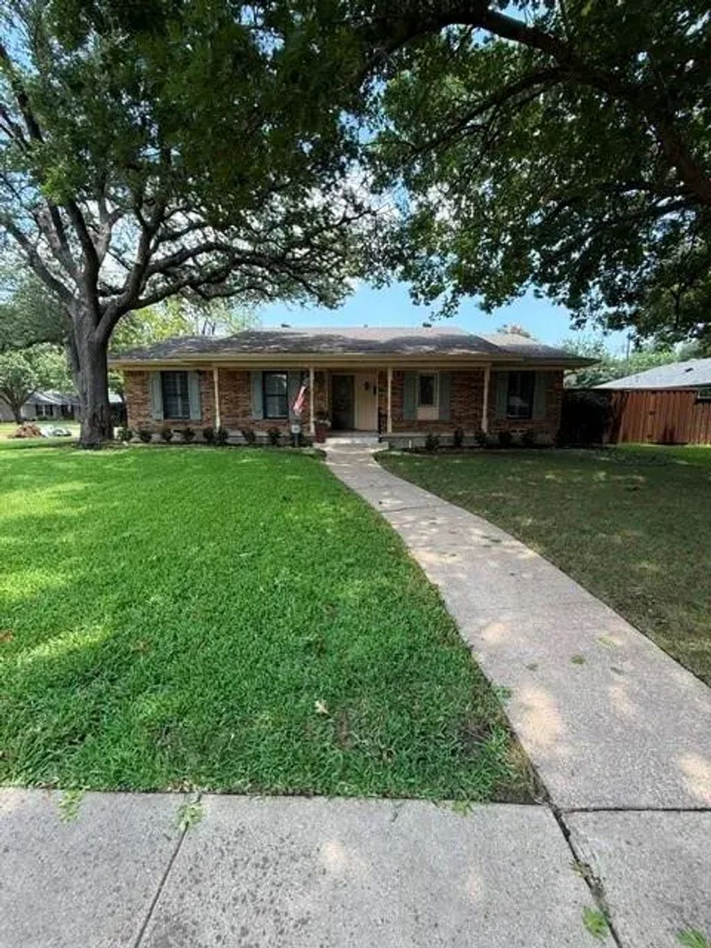 1208 N Cottonwood Drive, Richardson