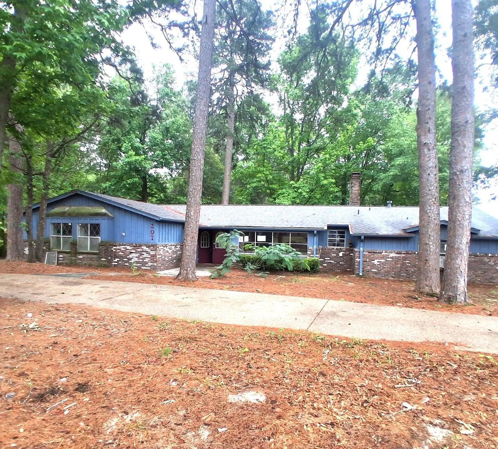 207 Wildwood Drive, Texarkana