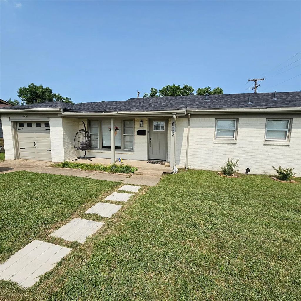 802 Brown Trail, Bedford