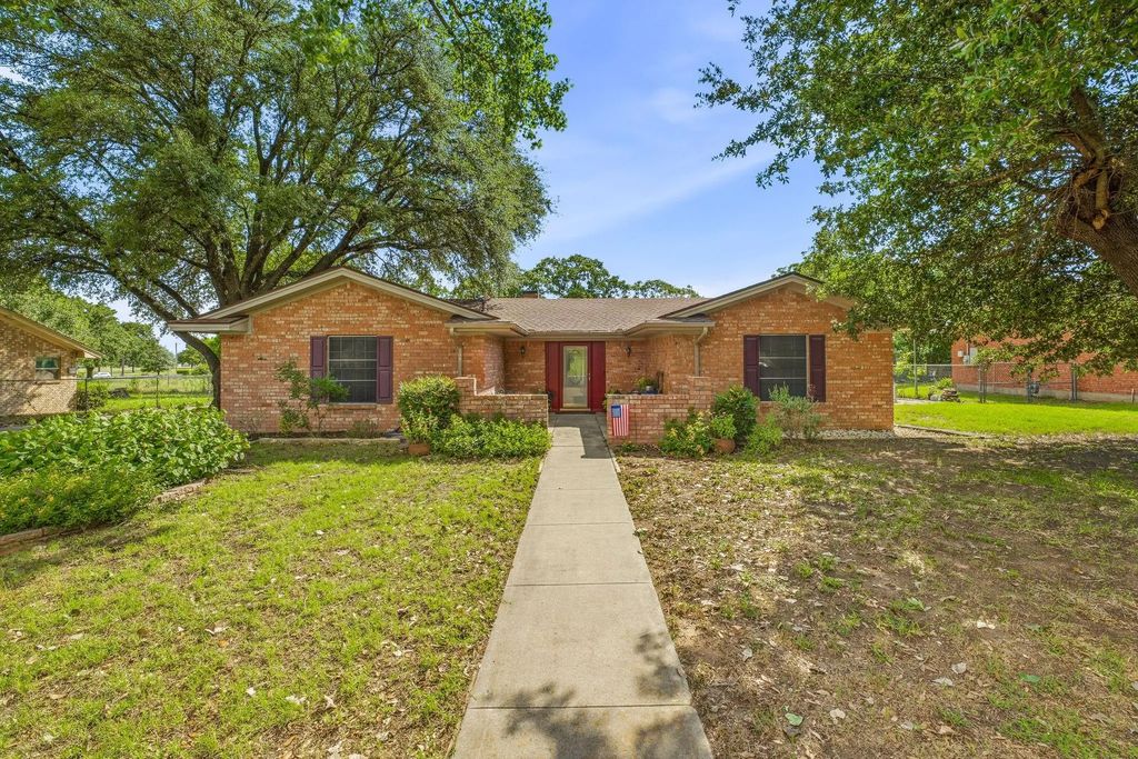 1335 N Lydia Street, Stephenville