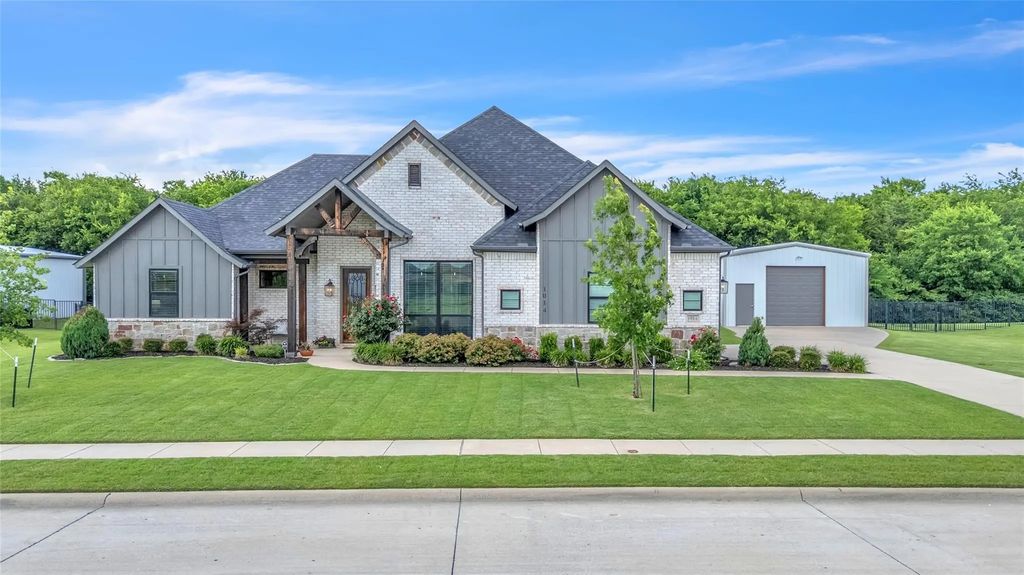 1014 Rennard Street, Caddo Mills