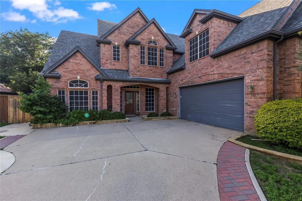 5517 Greenview Court, North Richland Hills