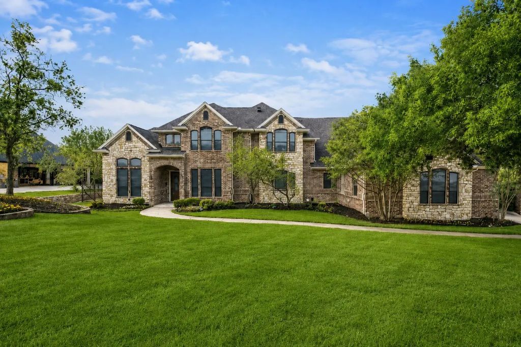 153 Crest Canyon Drive, Fort Worth