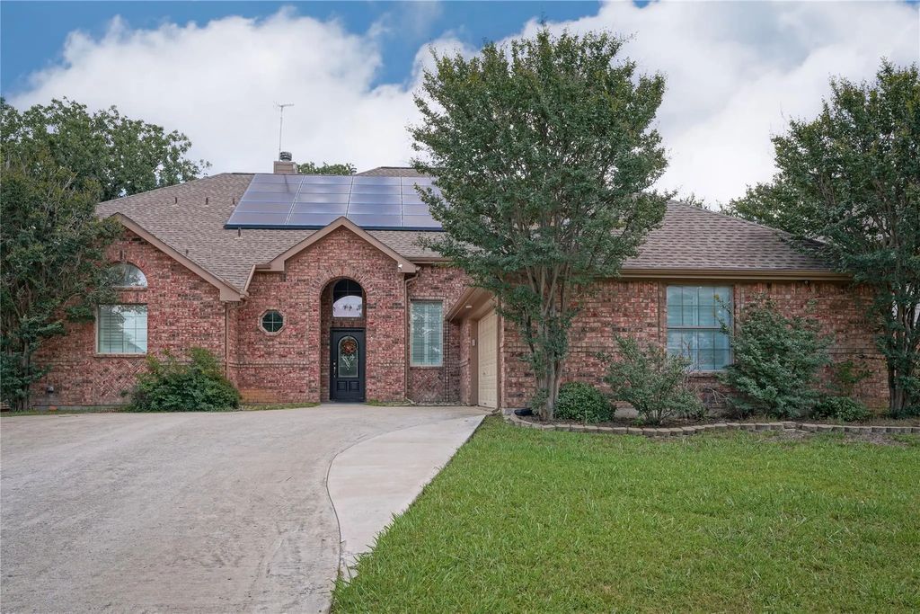 609 Trails End Court, Hurst