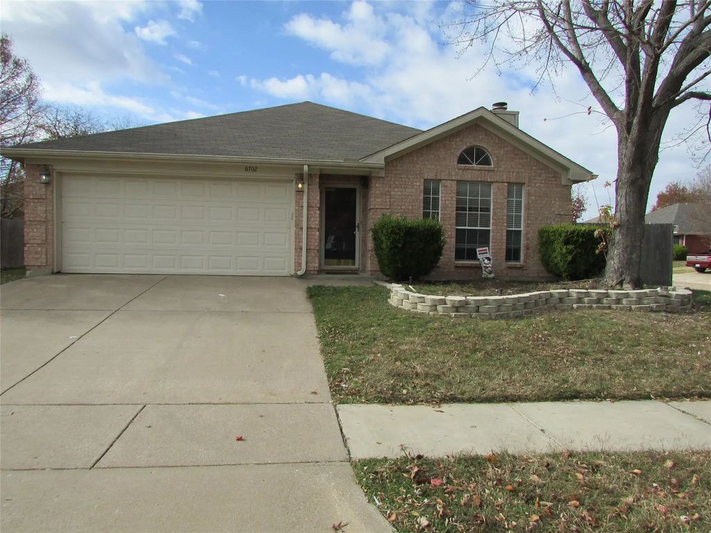 6702 Canyon Creek Drive, Arlington