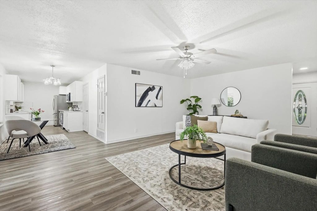 300 Leighton Drive, Terrell