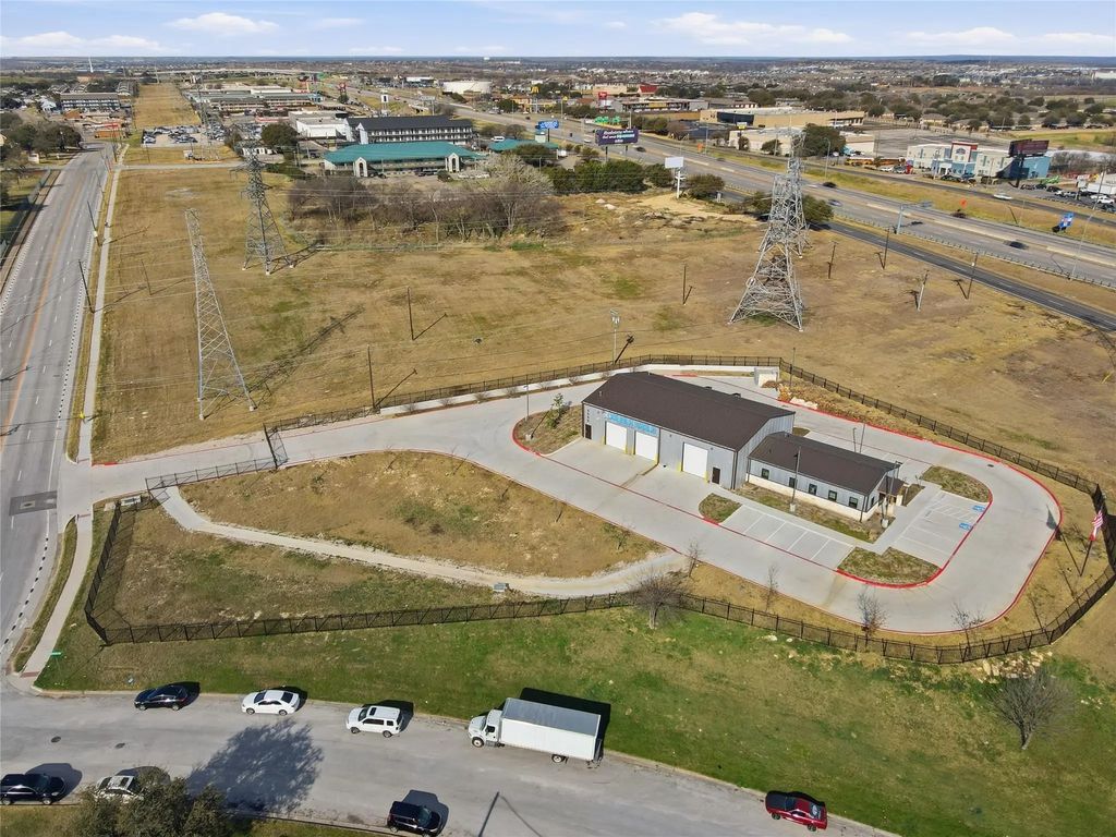 8400 Calmont Avenue, Fort Worth
