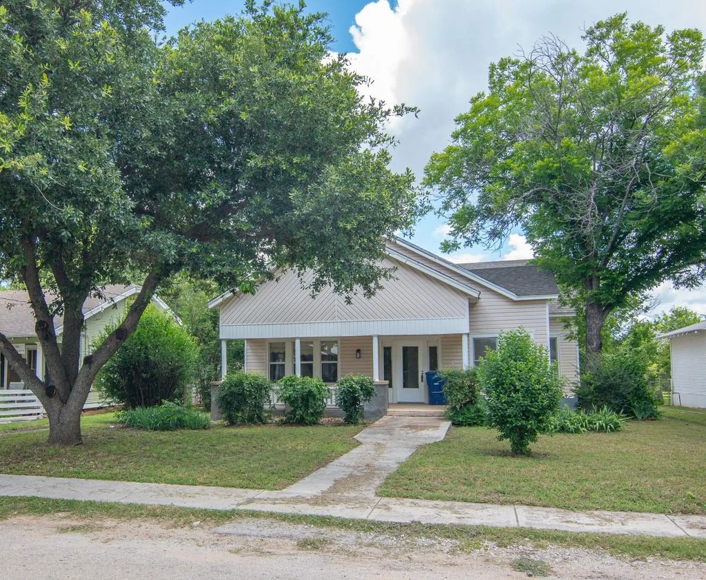 1512 Vincent Street, Brownwood