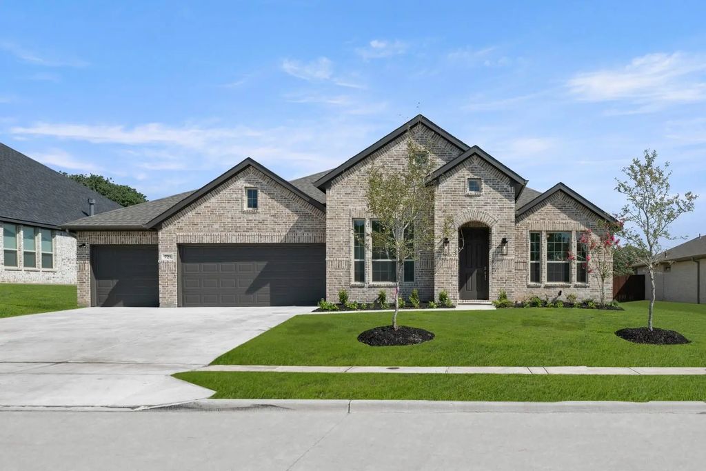 721 Stone Eagle Drive, Azle