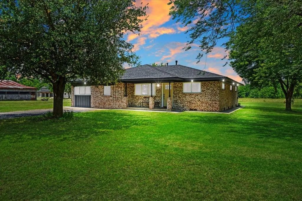 4938 County Road 4410, Commerce