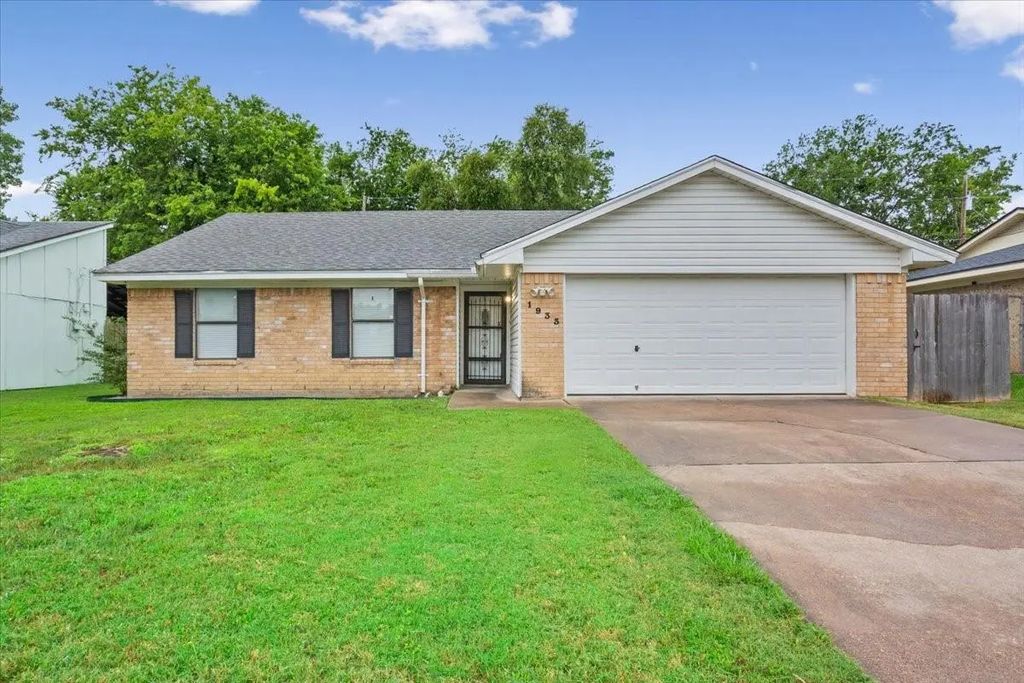 1933 Century Drive, Waco