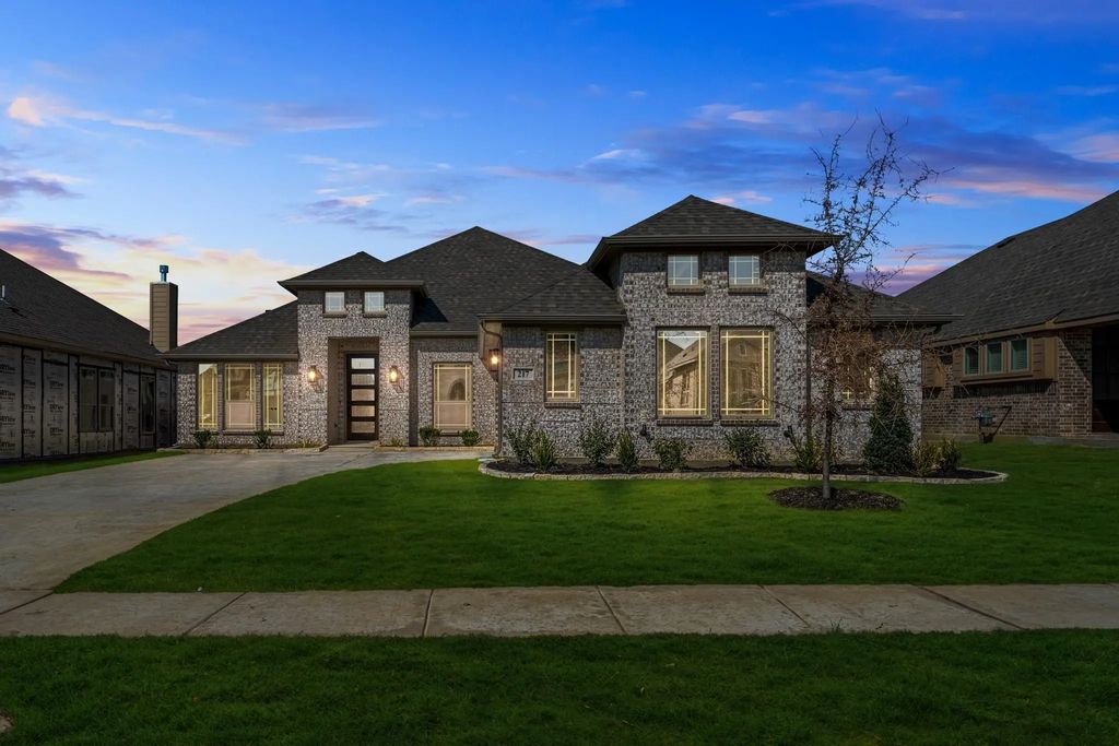 217 Seminole Trail, Alvarado