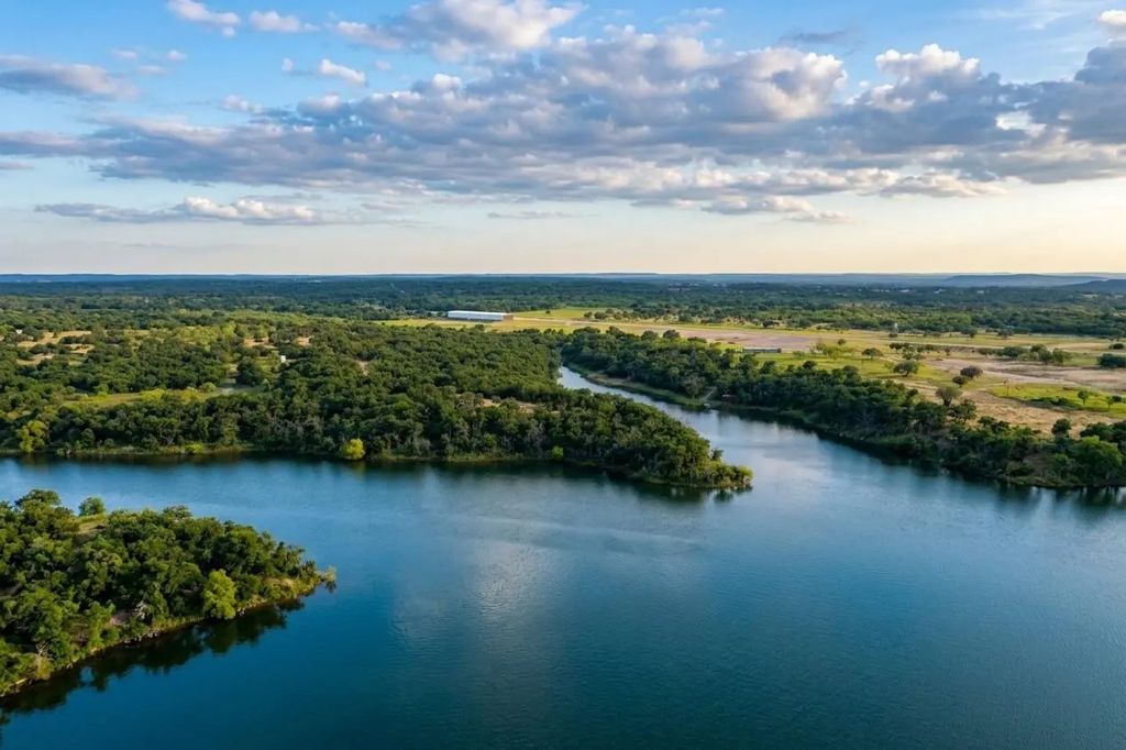 Epic Lane, Santo
