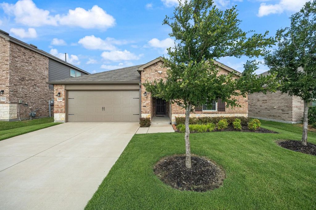 5436 Agalinis Avenue, Royse City