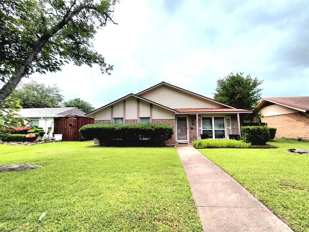 1418 Whiteoak Drive, Garland