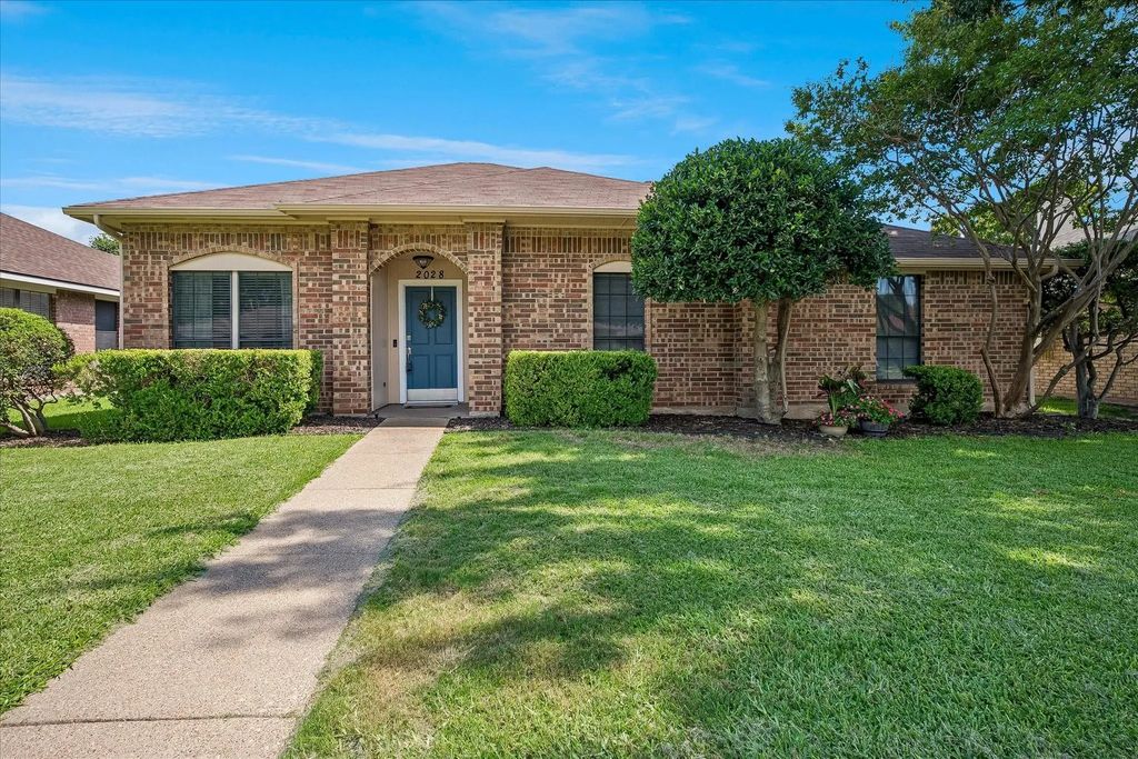 2028 Lansdown Drive, Carrollton