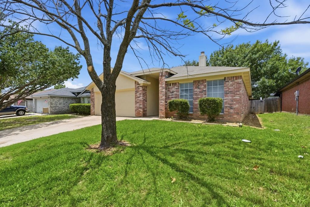 8117 Broken Arrow Road, Fort Worth