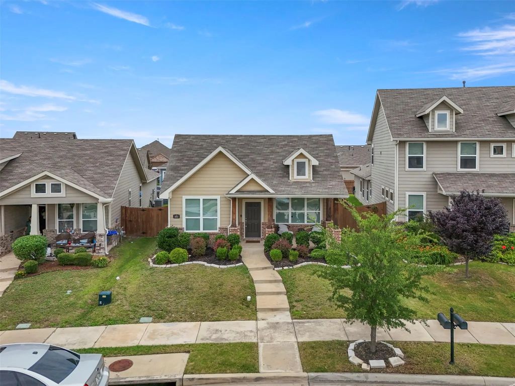 1983 Obsidian Trail, Forney