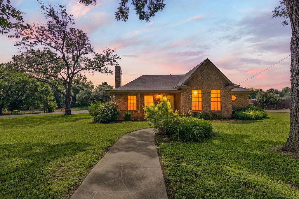 417 N Hamburg Street, Bremond