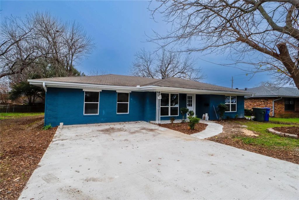 745 Holiday Drive, Sherman