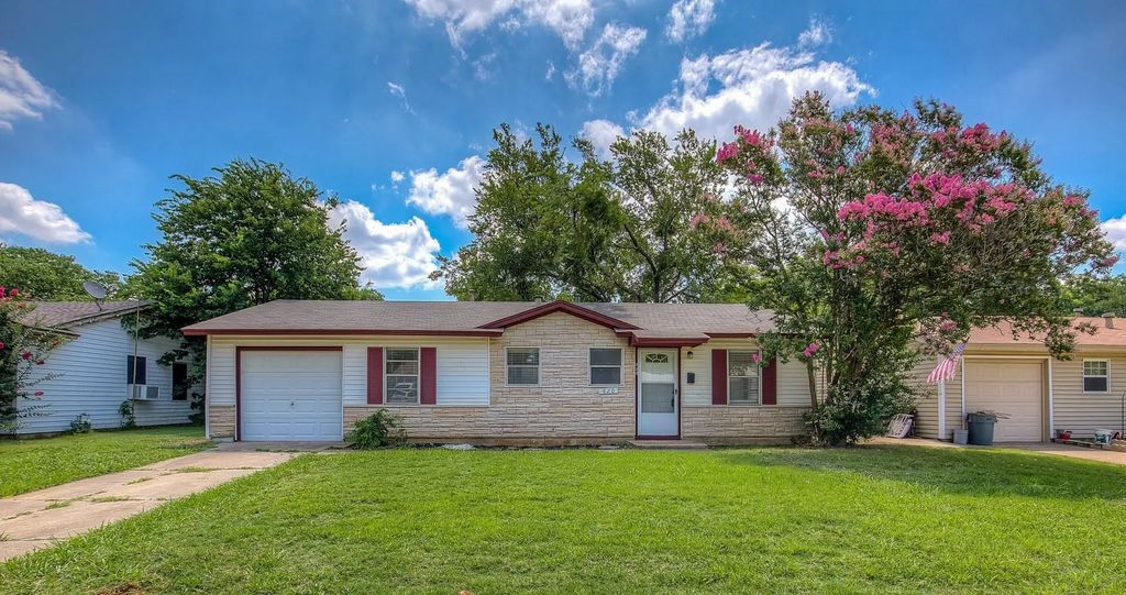 820 Collin Drive, Euless