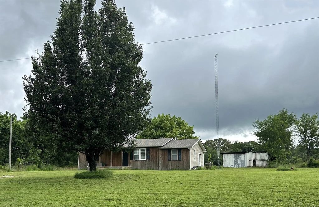 1543 Rs County Road 2570, Alba