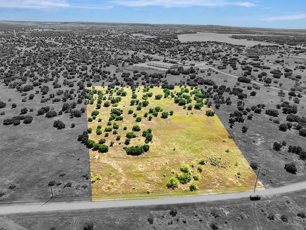 912 Mockingbird Bend, Graford