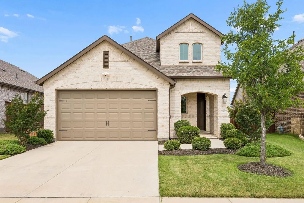 3609 Palmetto, Aubrey
