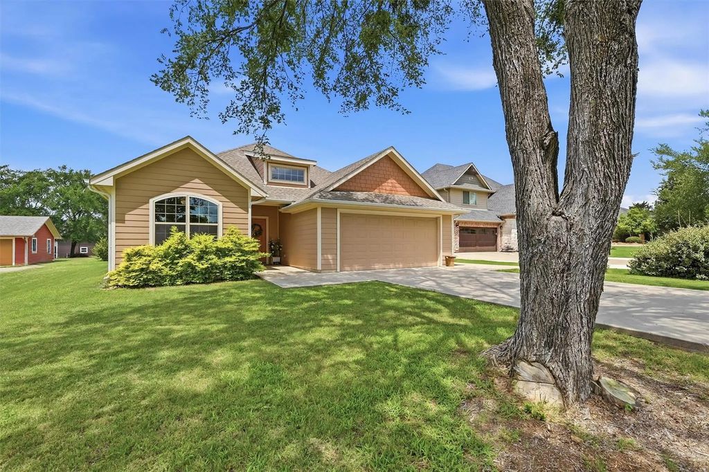 114 Sequoya Drive, Lake Kiowa