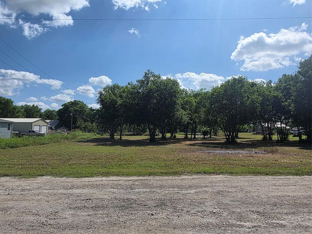 Tbd 5 S Elm, Mart