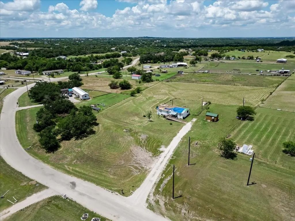 108 Lelon Lane, Springtown