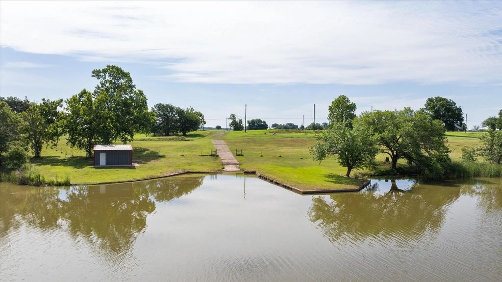1810 Charlie Court, Granbury