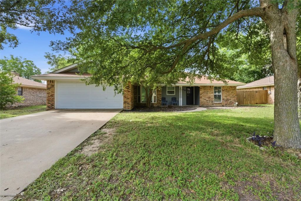 119 Blue Jay Street, Stephenville
