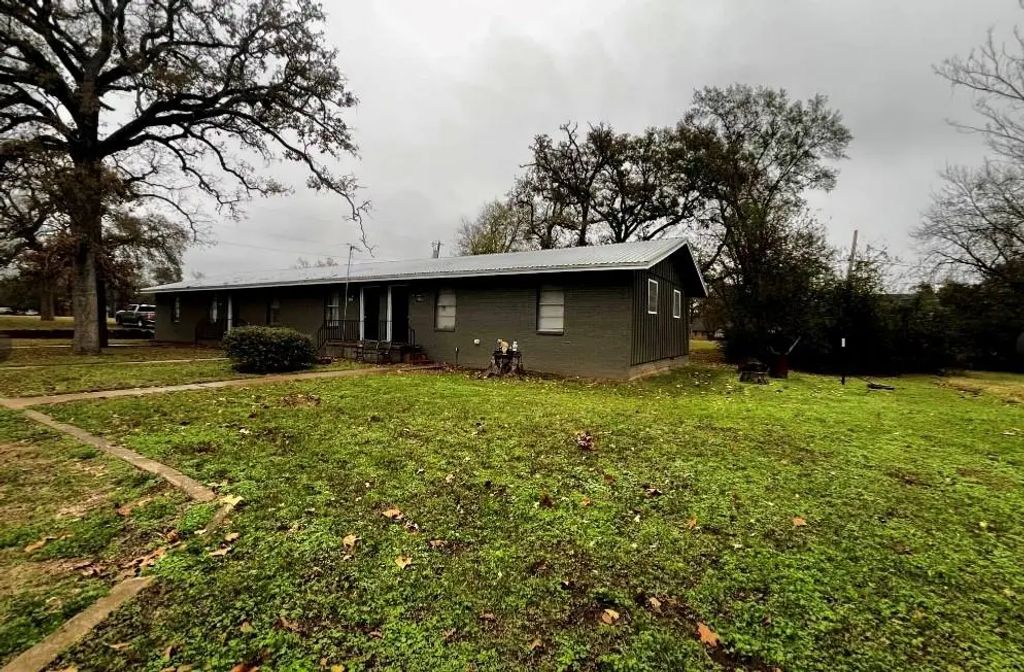 622 N Main Street, Grand Saline