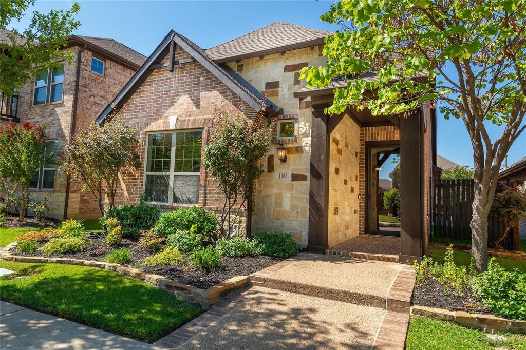 1008 Lone Ivory Trail, Arlington
