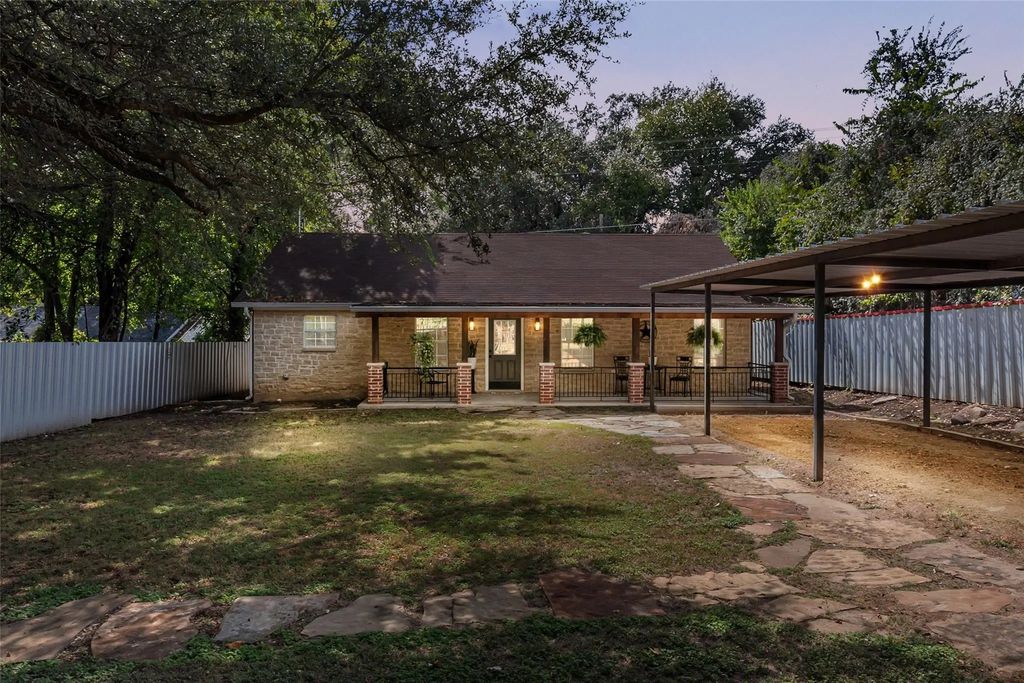 3620 Montgomery, Granbury