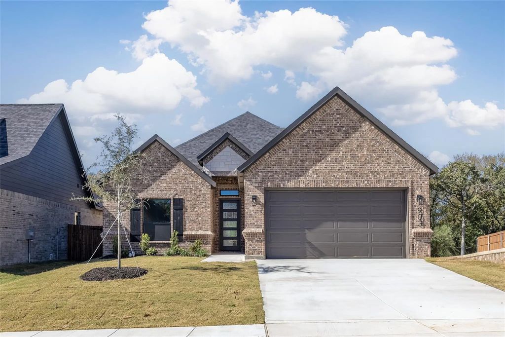 903 Boston Lane, River Oaks