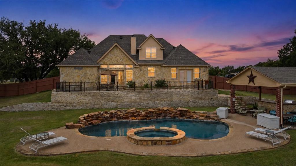 1704 Texas Drive, Glen Rose
