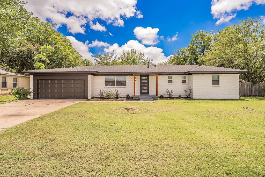 828 Glenda Drive, Bedford