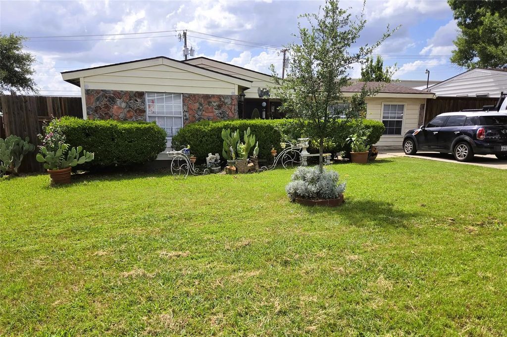 13973 Bee Street, Farmers Branch