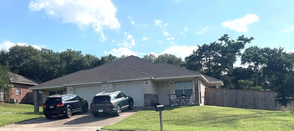 1008 Briar Drive A & B, Waco
