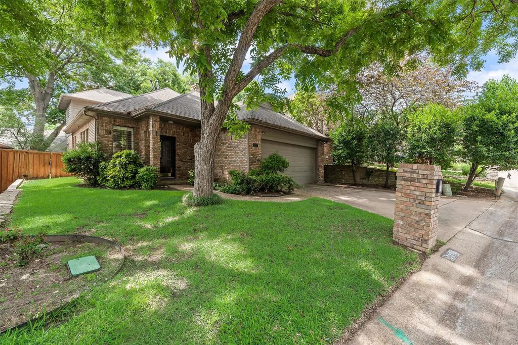 2314 Club Oaks Court, McKinney