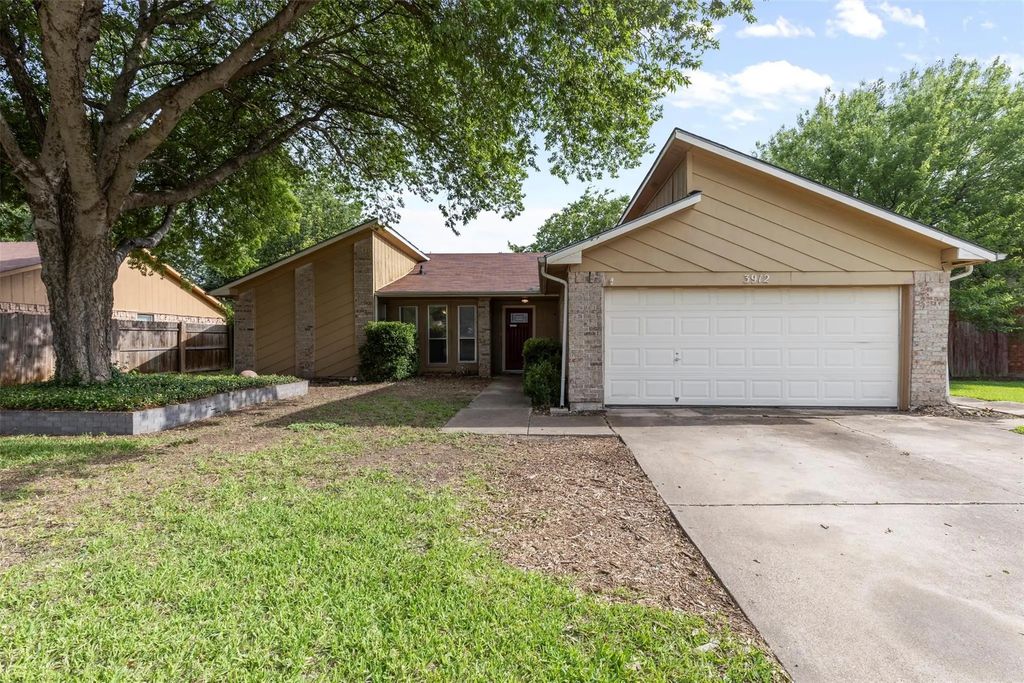 3912 Longstraw Drive, Fort Worth