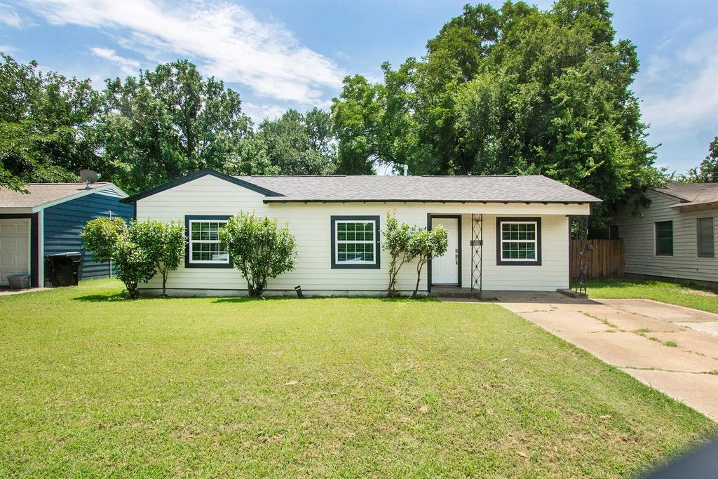 2502 Helmet Street, Irving