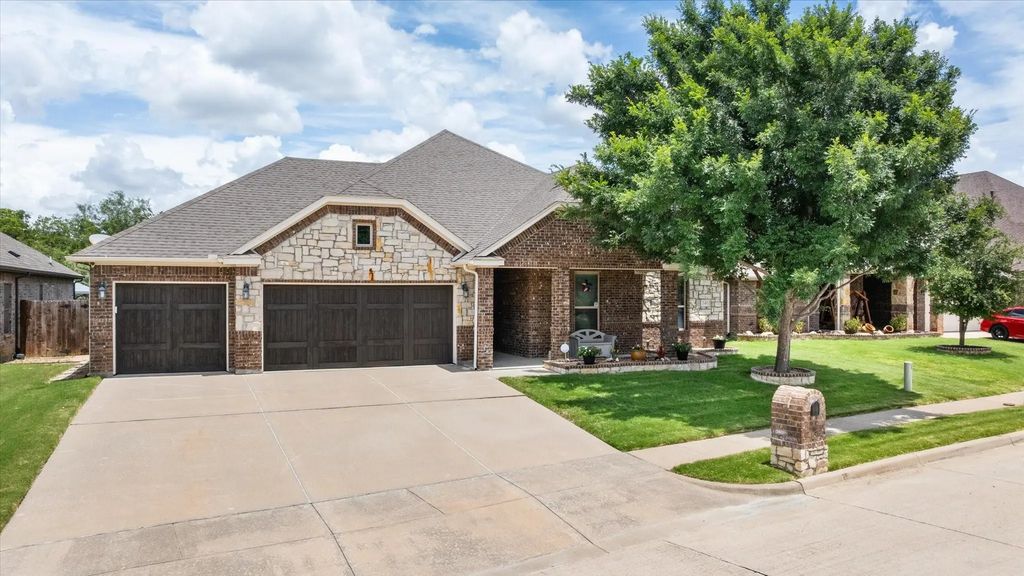 340 Canadian Lane, Burleson