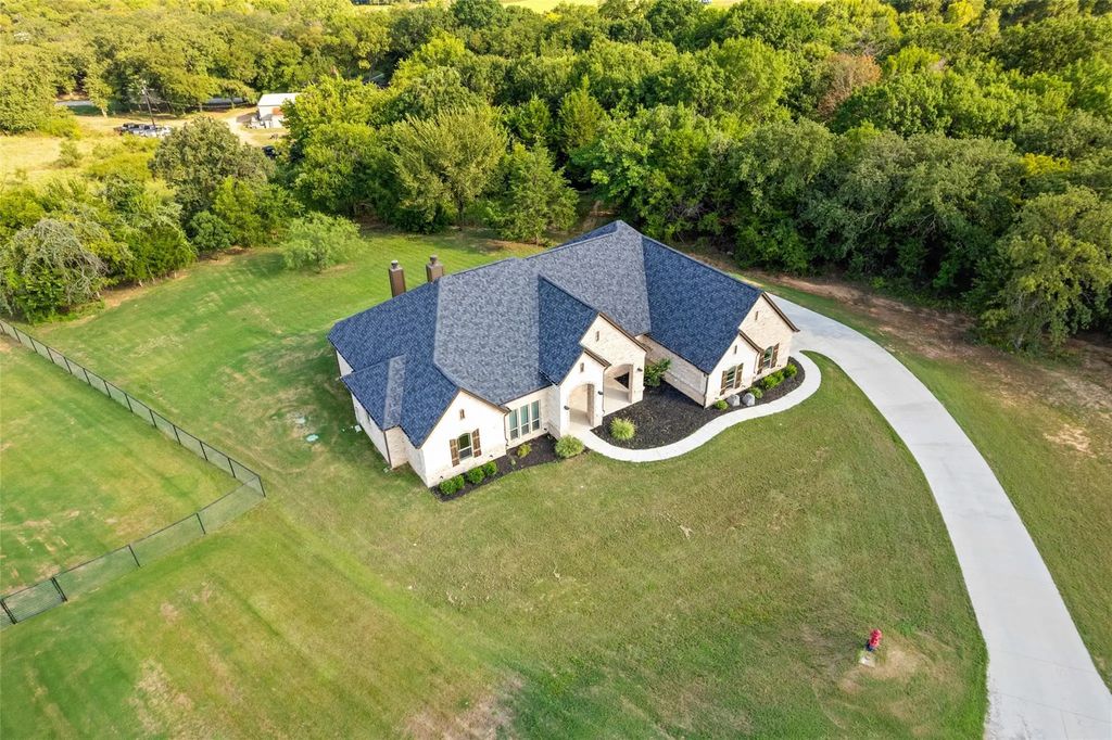 1055 Meadow Wood Terrace, Azle