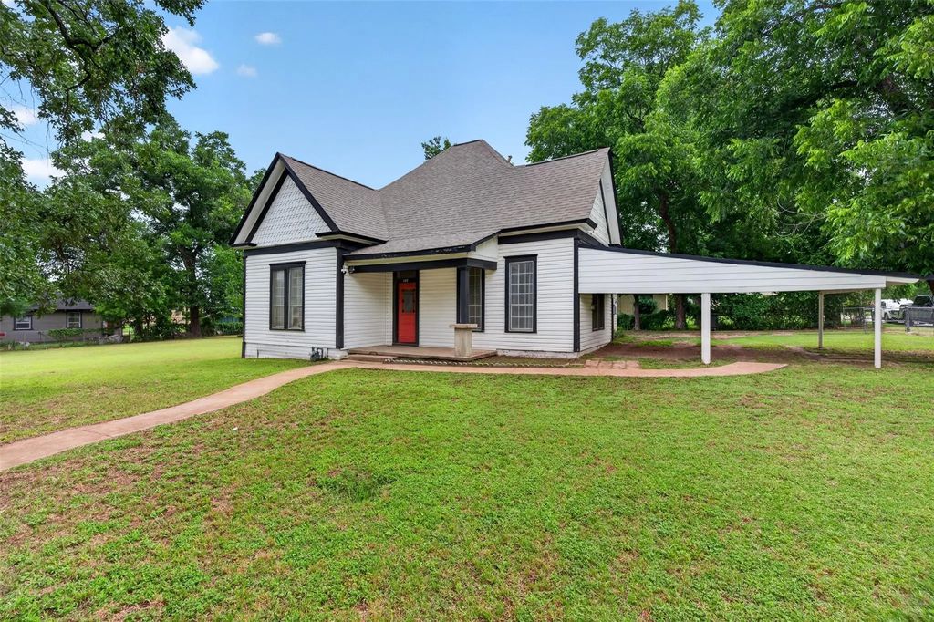 107 S Washington Street, Cleburne