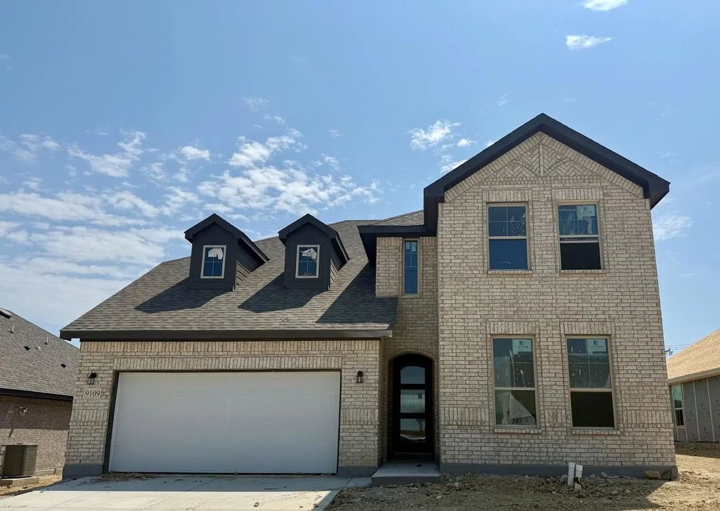 9109 Harrisburg Drive, Fort Worth